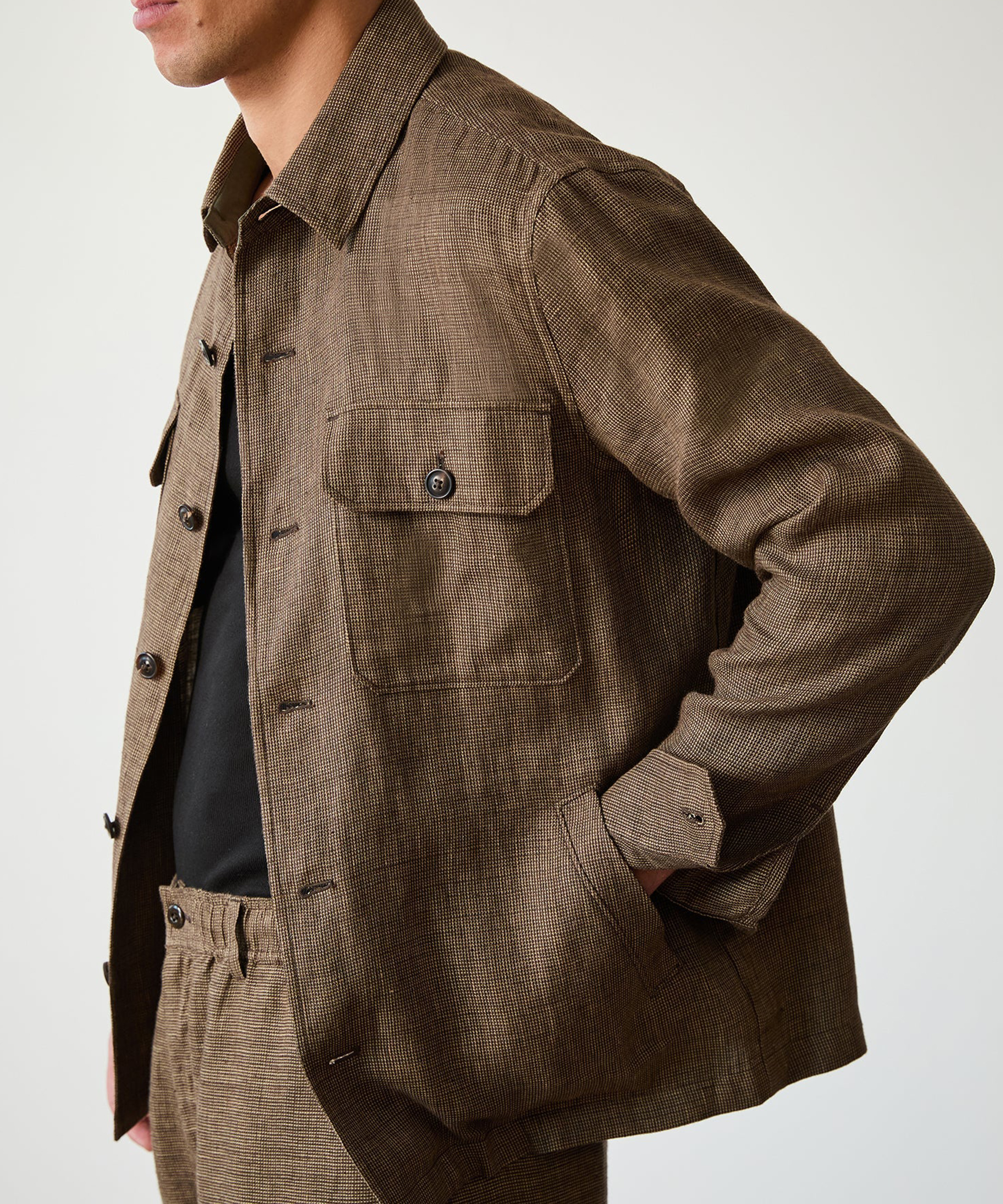 TEXTURED TAILORED SHIRT JACKET IN BROWN